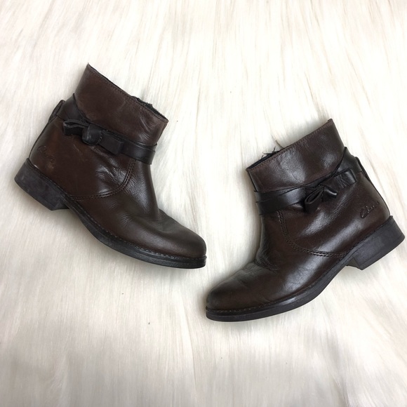 clarks girls brown boots